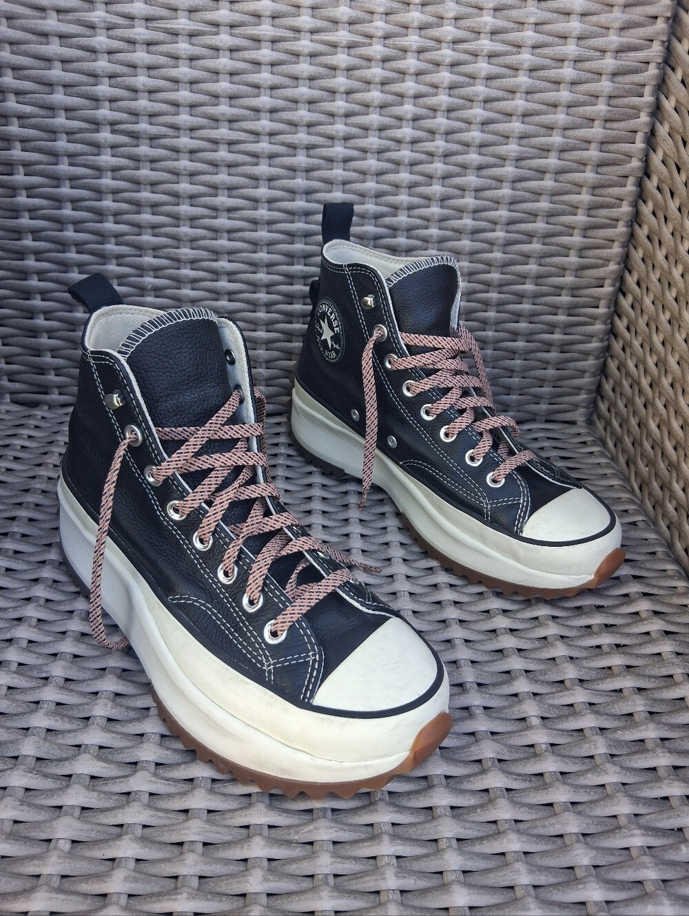 Converse Platform Run Star Hike High-Top Sneakers - Black/Pink